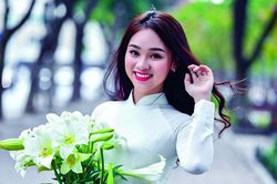 Loa kèn gọi nắng tháng Tư