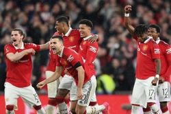 Thắng nghẹt thở trước Brighton, MU san bằng kỷ lục của Arsenal
