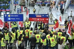 Nhân viên an ninh sân bay Berlin Brandenburg tiến hành đình công