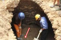 9 lần bị 'đánh thức' trong đêm, dân làng kéo tới thì phát hiện kho báu hơn 3 nghìn tỷ