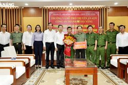 Khen thưởng lực lượng điều tra, bắt giữ đối tượng cướp tài sản ngân hàng