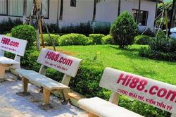 Loạt ghế đá ở hoa viên Buôn Ma Thuột ken đặc quảng cáo trang cá độ