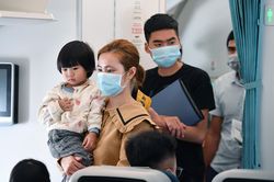 Vé máy bay giảm nhiệt, đại lý xả hàng giá vẫn cao
