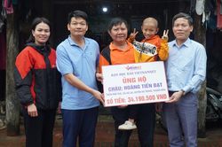 Bạn đọc VietNamNet giúp em Hoàng Tiến Đạt chữa bệnh u não