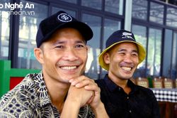 Hai ngư dân kể lại giây phút cứu 4 du khách đuối nước tại biển Cửa Lò