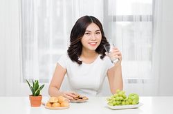5 nhóm người không nên vừa ăn, vừa uống