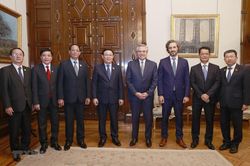 Chủ tịch Quốc hội Vương Đình Huệ hội kiến Tổng thống Argentina