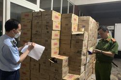 Phát hiện 10 tấn nguyên liệu quá hạn sử dụng làm kem Tràng Tiền số 10