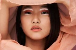 5 loại vải giúp bạn có làn da và mái tóc đẹp trong mùa hè