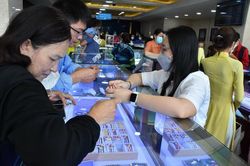 Giá vàng hôm nay 25/4: Người mua ngỡ ngàng vì cả vàng nhẫn và SJC đồng loạt tăng giá mạnh