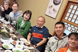 Hùng Dũng ăn bữa sang chảnh '35 triệu' chia tay thầy Park, cộng đồng mạng phản ứng bất ngờ
