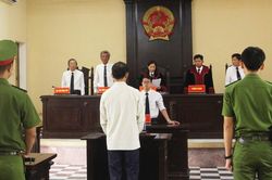 Lãnh 13 năm tù vì sàm sỡ con riêng của nhân tình