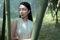 'Chim công làng múa' Linh Nga cuốn hút ở tuổi 37
