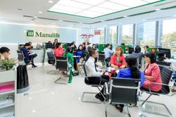 Khách tố gửi tiết kiệm SCB thành mua bảo hiểm: Manulife hứa gặp từng người