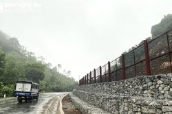 Kè rọ đá khắc phục sạt lở núi trên Quốc lộ 48E đoạn qua huyện Tân Kỳ