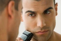Cách làm sạch dao cạo râu điện để mặt mũi luôn trơn láng