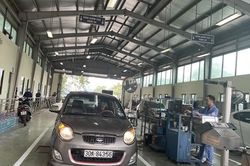 Làm rõ hành vi lợi dụng ùn tắc đăng kiểm để 'kiếm chác'