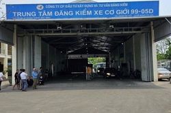 Công an triệu tập 2 người nghi 'cò mồi' để đăng kiểm nhanh ở Bắc Ninh