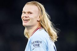 Haaland xõa tóc trước khi đi vào lịch sử Premier League