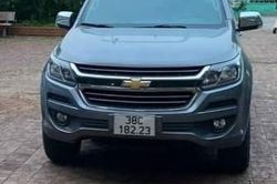Dán băng dính thay đổi biển số, lái xe bán tải bị phạt 5 triệu
