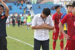 'Vết xe đổ' của HLV Hữu Thắng là bài học đắt giá cho HLV Troussier?