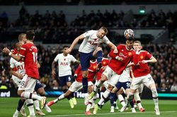 Lịch thi đấu bóng đá hôm nay 27/4: Man Utd đối đầu Tottenham