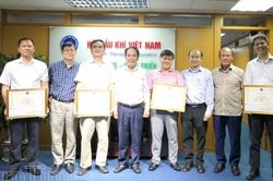 Chủ tịch Hội DKVN tuyên dương cá nhân có nhiều đóng góp cho hoạt động Hội năm 2022