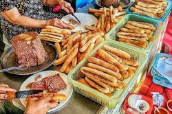 Bánh mì que Hải Phòng - quà bình dân nức lòng thực khách