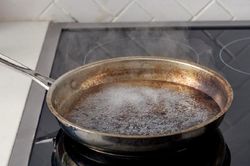 Mẹo giúp hạn chế tình trạng tình trạng nồi chảo cháy khét khi nấu ăn