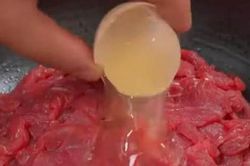 Thịt bò xào theo cách sau không bao giờ bị khô và dai, thơm ngon 'hết nước chấm'