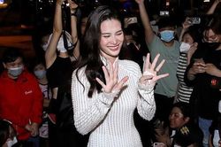 Nghệ sĩ xin lỗi khó đến vậy sao?