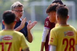 Bóng đá SEA Games ngày 28/4: U22 Việt Nam rèn chiến thuật đấu U22 Lào