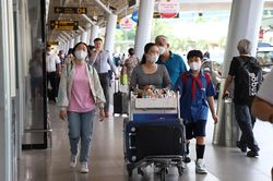 TP Hồ Chí Minh: Sân bay, bến xe, nhà ga đông đúc trước kỳ nghỉ lễ 30/4-1/5