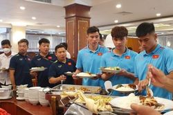 Bữa ăn đầy đủ dinh dưỡng của đội tuyển U22 Việt Nam tại SEA Games 32