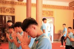 U22 Việt Nam tham quan chùa Wat Ounalom cầu may mắn trước trận ra quân SEA Games 32