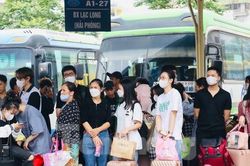 Bến xe Hà Nội nườm nượp người trước ngày nghỉ lễ