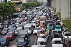 Người dân nườm nượp rời Hà Nội về quê nghỉ lễ