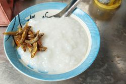 Lạ miệng món cháo dừa ở phố biển Bình Định