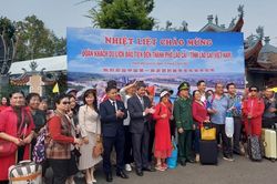 Đón khách Trung Quốc: Chưa kịp mừng đã lại lo vì Covid -19
