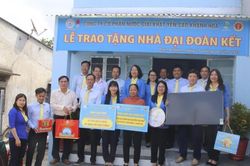 Công ty Cổ phần Nước giải khát Yến sào Khánh Hòa: Trao thêm nhiều căn nhà cho các gia đình khó khăn