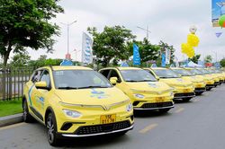 Thêm một hãng taxi mua và thuê xe điện VinFast