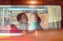 Chờ đến nửa đêm để về quê, người Hà Nội vẫn không thoát khỏi tắc đường
