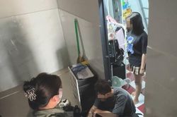 Nữ sinh dắt bạn trai về phòng bị chủ trọ xông vào chất vấn, dân mạng tranh cãi dữ dội