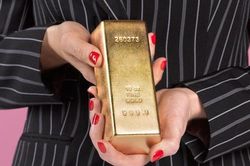 Giá vàng hôm nay 30/4: Tăng giá, sẽ vượt xa mốc 2.000 USD/ounce