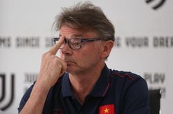 HLV Troussier hài lòng về kết quả thắng Lào