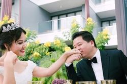 Hôn nhân ngọt ngào của NSƯT Đăng Dương với bà xã xinh đẹp