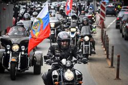 Đoàn môtô ủng hộ Điện Kremlin diễu hành đến Donbass