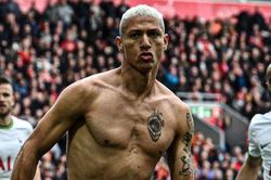 Đồng hương Brazil phá hỏng khoảnh khắc người hùng của Richarlison