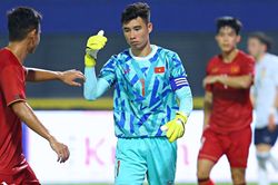 Văn Chuẩn cứu ngày ra mắt của ông Troussier