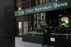 Ngân hàng First Republic bị tịch thu tài sản, bán lại cho JPMorgan